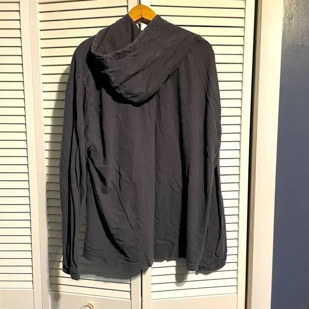 Lightweight hooded sweater